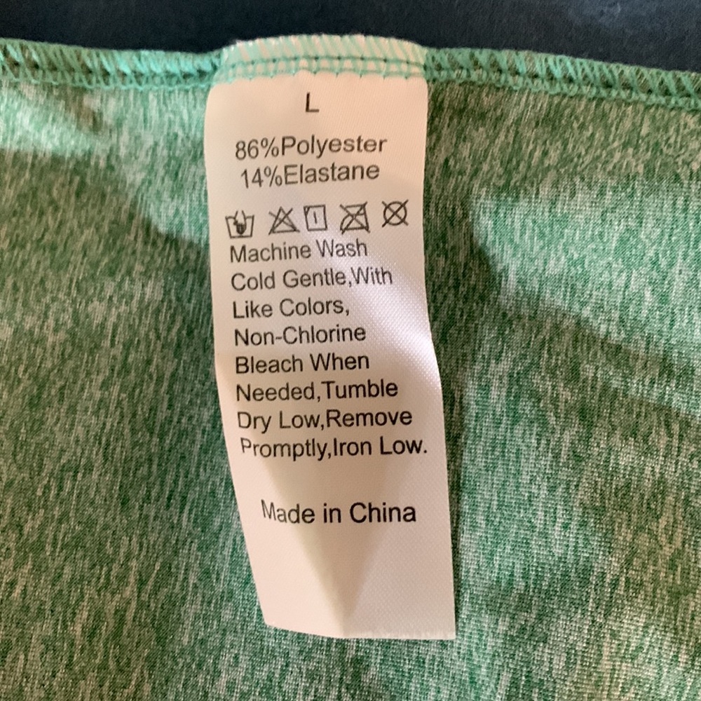 Green Athletic/Athleisure Top - Picture 5 of 5